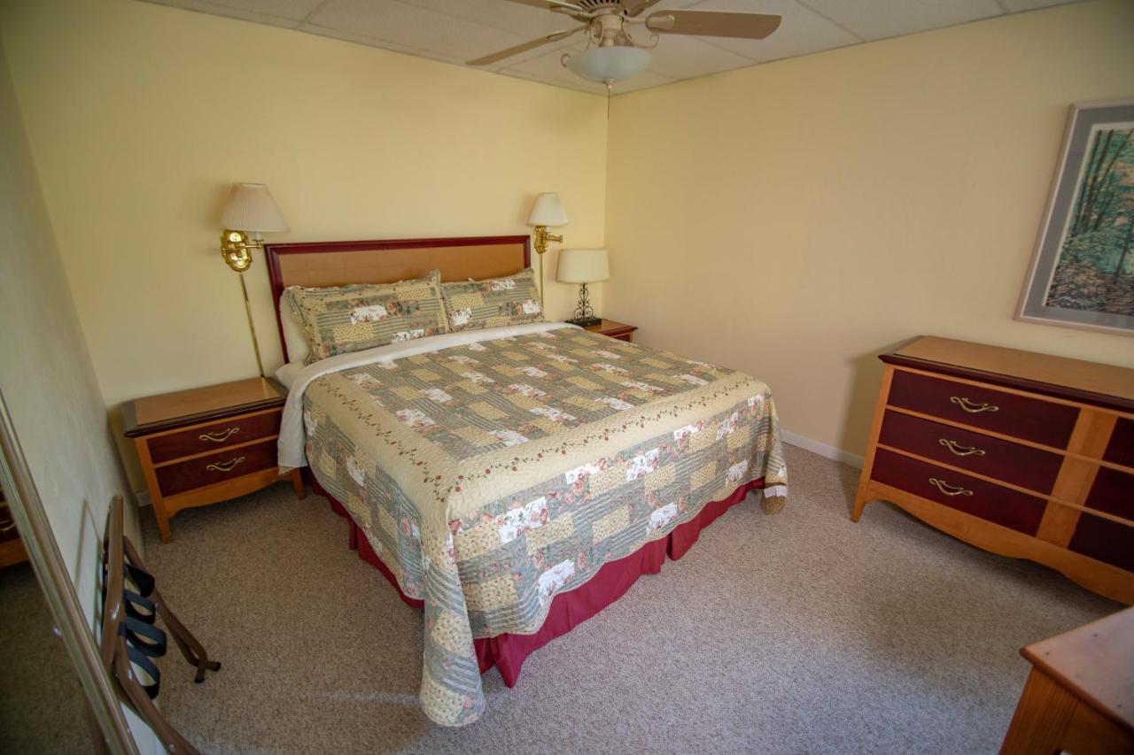 | Coachlite Inn