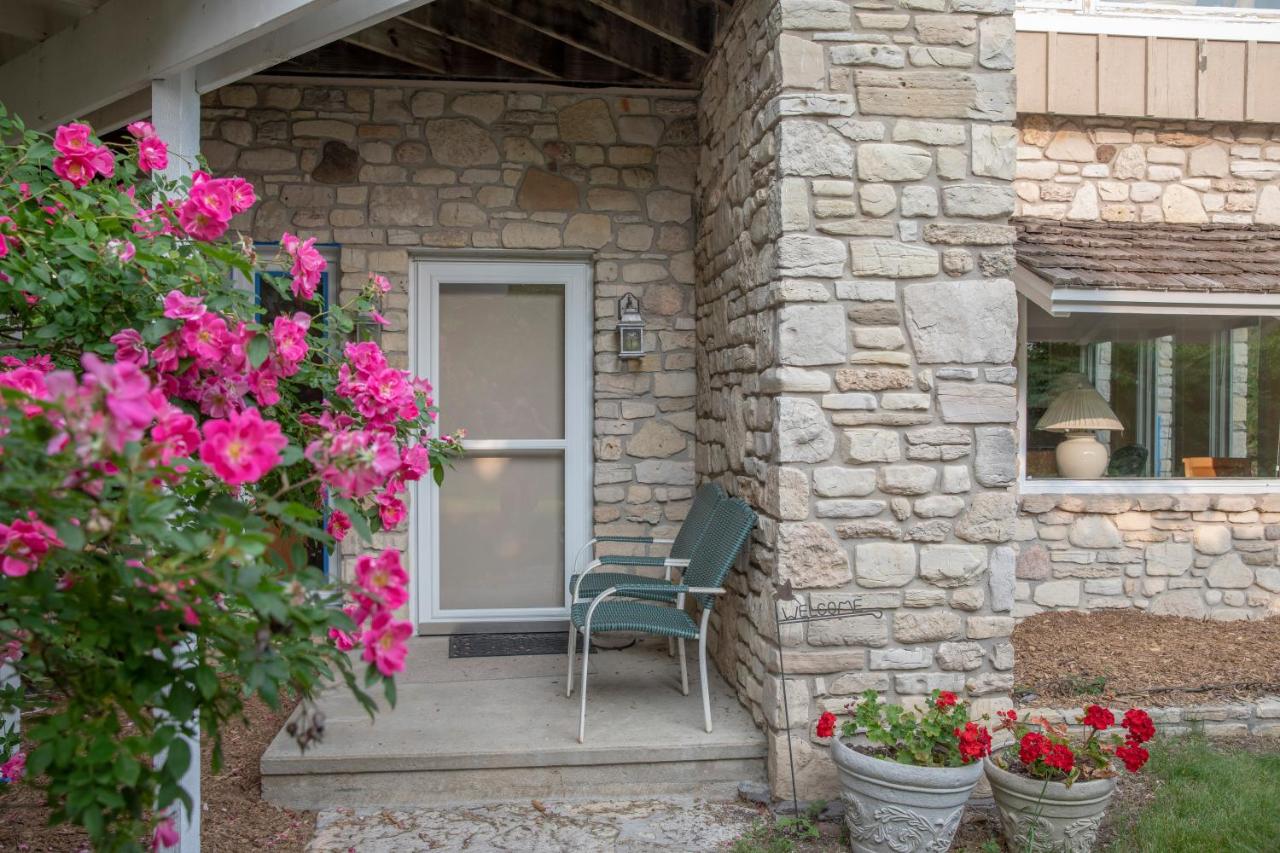| Coachlite Inn