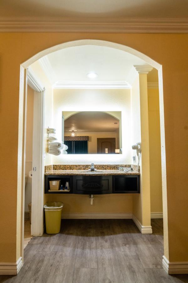 Standard Room, 1 King Bed, Accessible Tub, Non-Smoking at Rodeway Inn & Suites Colton - Riverside