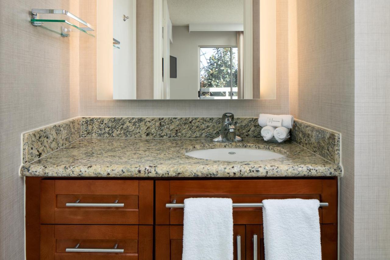 Hearing Accessible One Bedroom Suite Queen at Sonesta ES Suites Carmel Mountain – San Diego