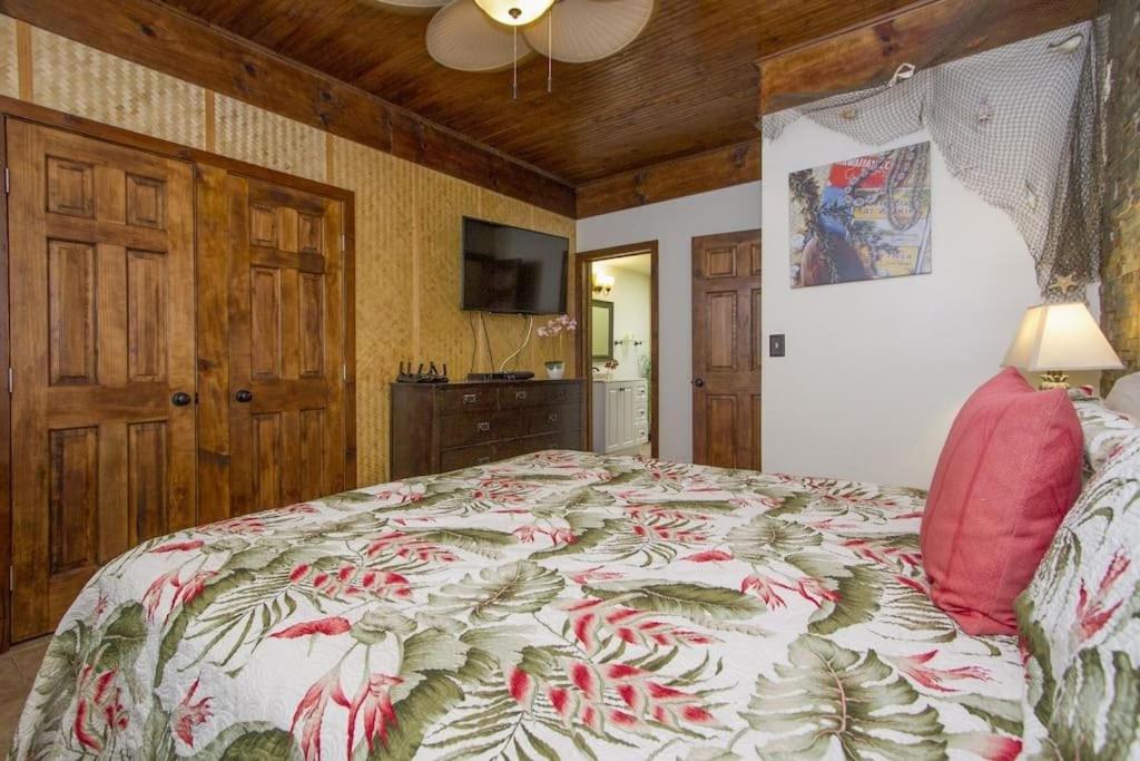 | Royal Waikiki Penthouses