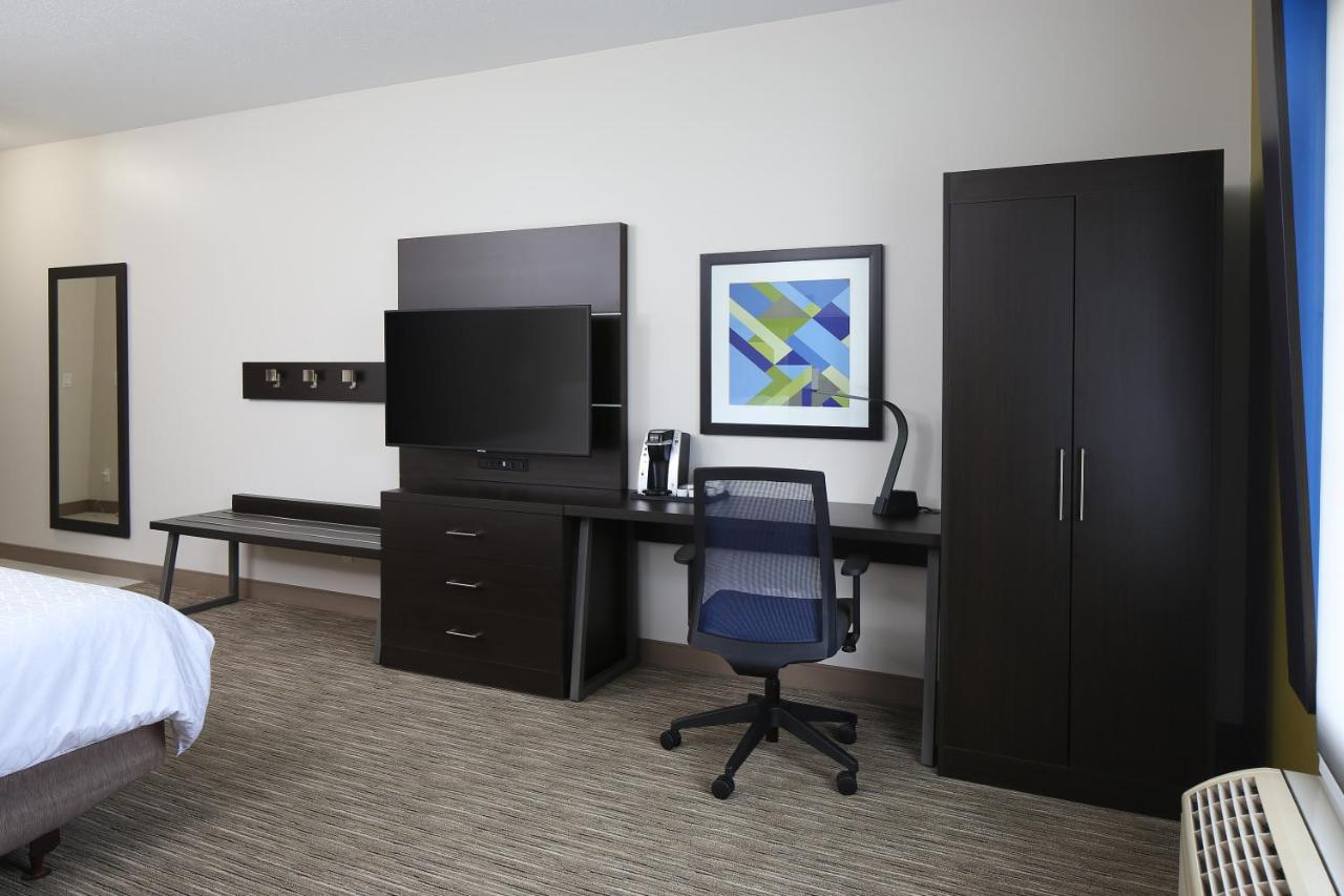 | Holiday Inn Express Grand Rapids Southwest, an IHG Hotel