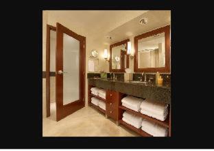 Room #7886610 at Monterey Bay Inn