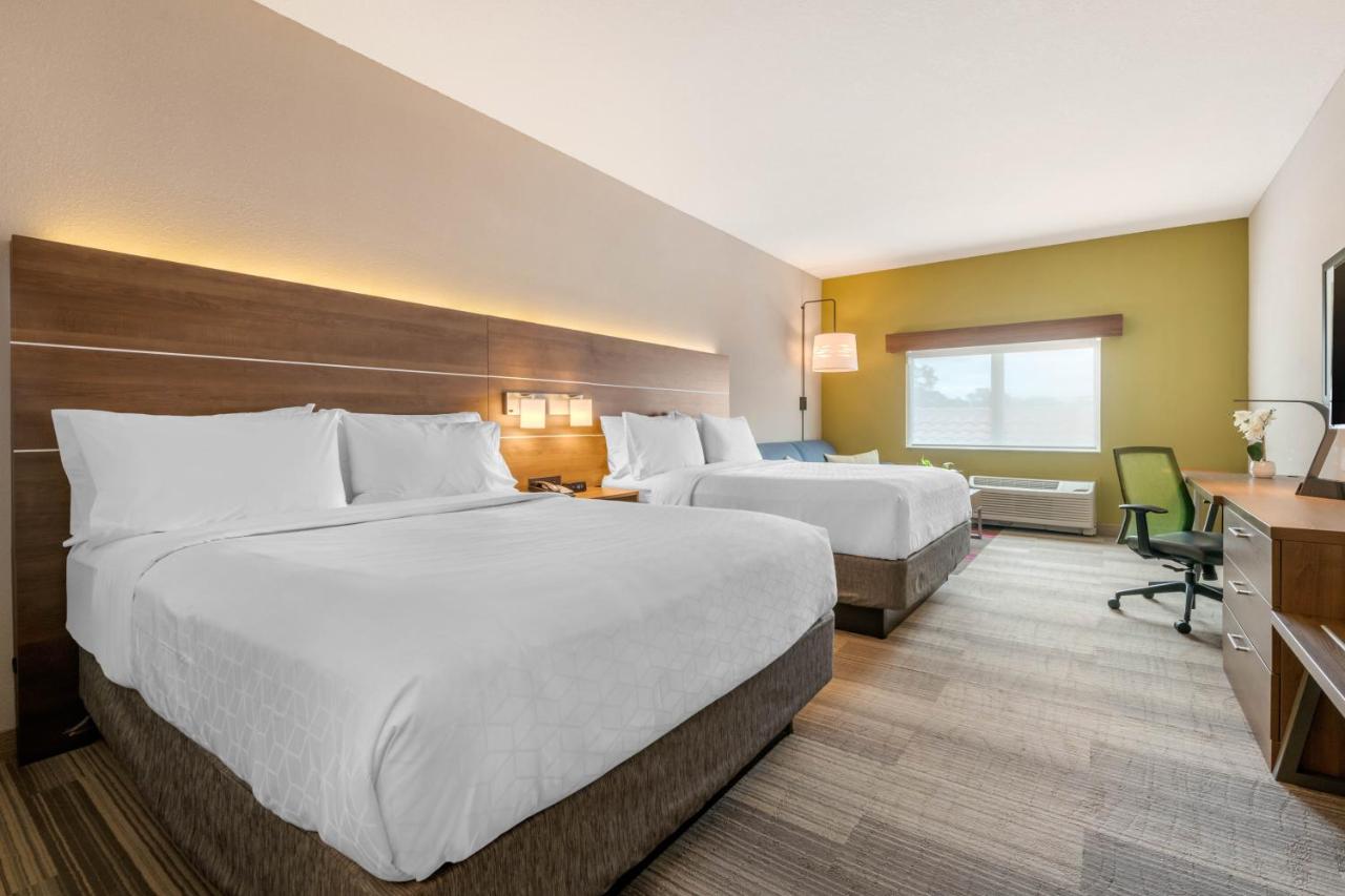 Queen Room with Two Queen Beds and Hearing Accessability at Holiday Inn Express & Suites Moundsville, an IHG Hotel