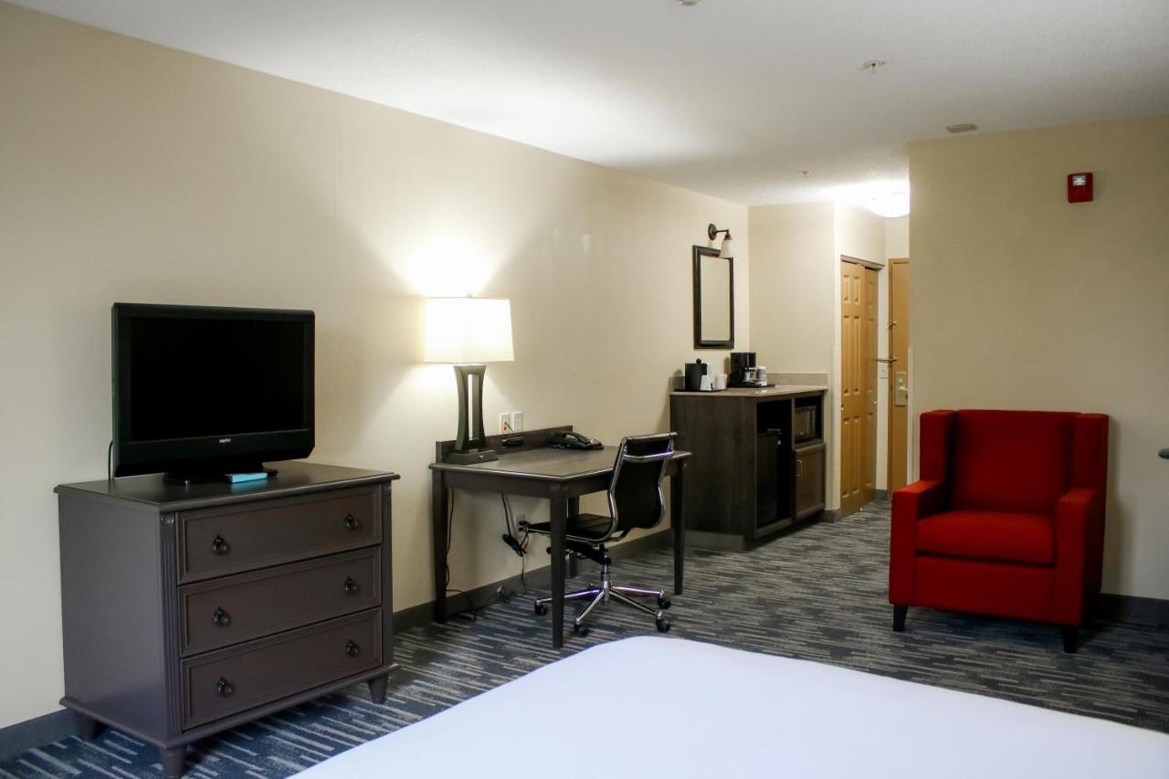| Country Inn & Suites by Radisson, Richmond West at I-64, VA