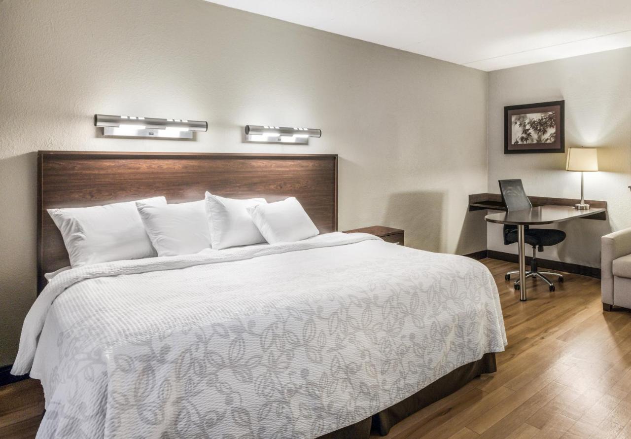 Superior King Room Disability Access Smoke Free at Red Roof Inn PLUS+ Boston - Woburn/ Burlington