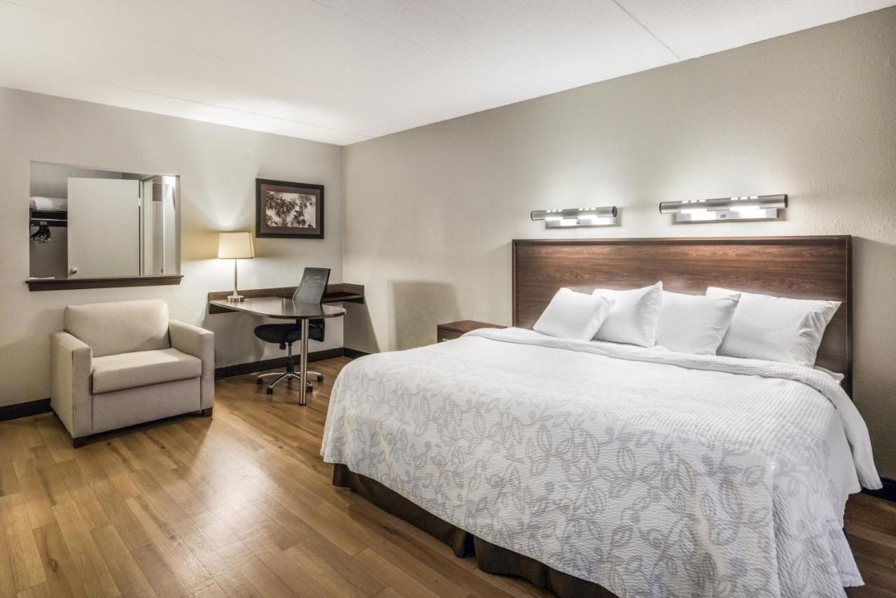 Spacious Superior King Room Smoke Free at Red Roof Inn PLUS+ Boston - Woburn/ Burlington