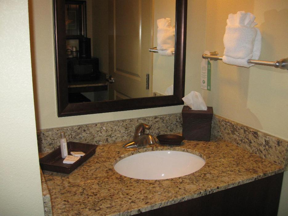 | Little Missouri Inn & Suites Watford City