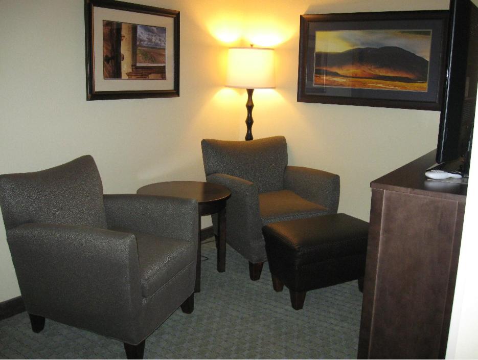 | Little Missouri Inn & Suites Watford City