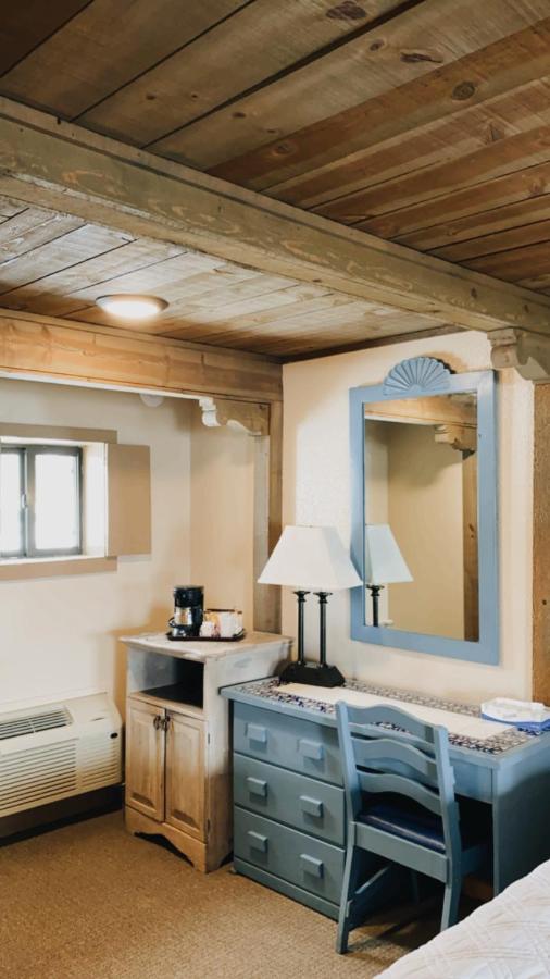 | Chama Trails Inn