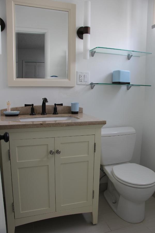 Deluxe One-Bedroom Suite - Ocean Front at Sea Horse Resort