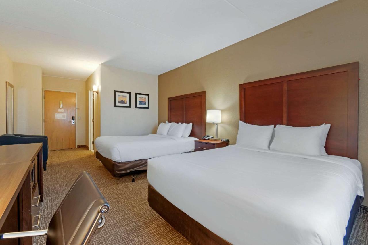 Queen Room with two Queen Beds - Non -Smoking at Comfort Inn Mechanicsburg - Harrisburg South