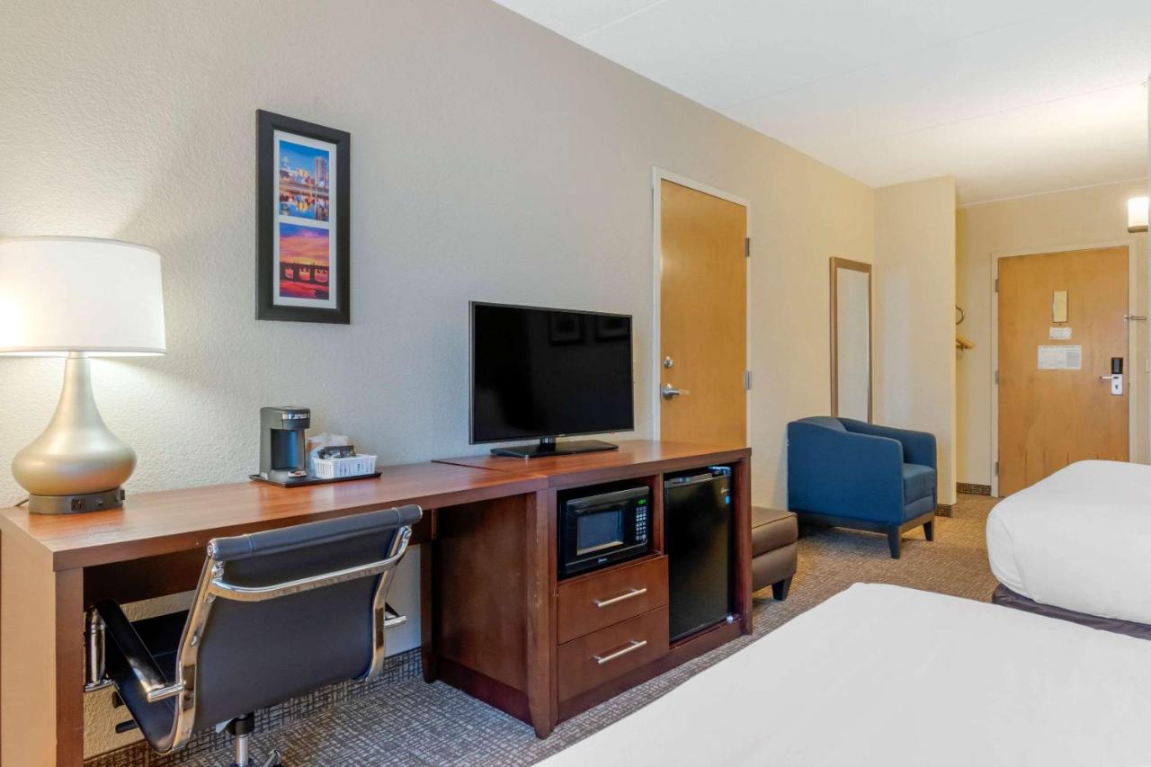 Queen Room with two Queen Beds - Non -Smoking at Comfort Inn Mechanicsburg - Harrisburg South