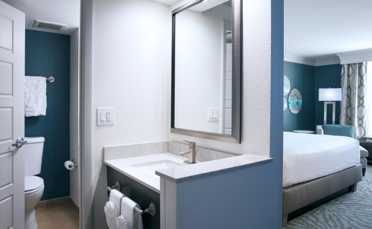 Single Room at Rosen Centre Hotel
