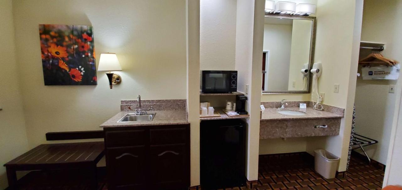 King Suite at Best Western Executive Inn & Suites