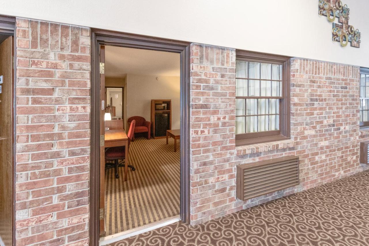  | Eleven Boutique Hotel LLC