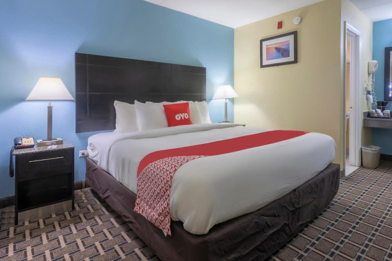  | OYO Hotel Knoxville TN Cedar Bluff I-40