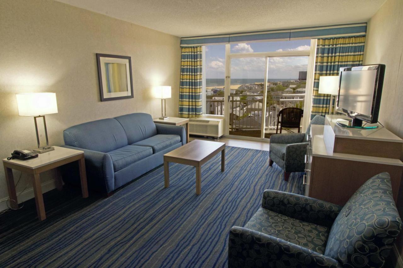Coastal Two Bedroom Suite 1 King Bed, 2 Queens Bed, Sofa Bed at Wyndham Virginia Beach Oceanfront