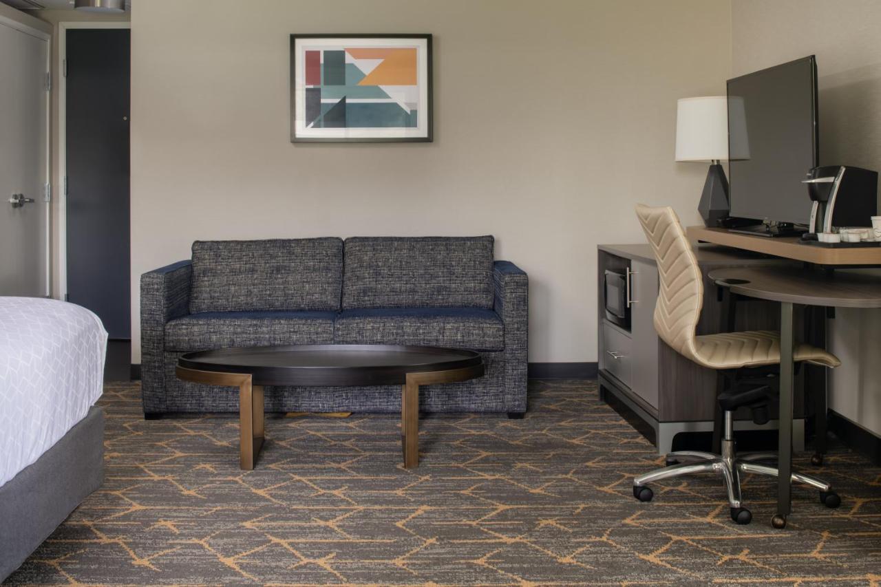 King Suite - Non-Smoking at Holiday Inn Richland on the River by IHG