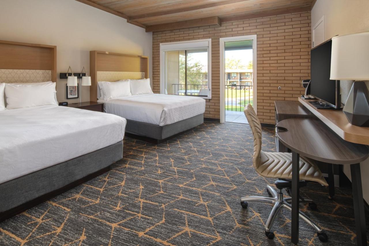 Standard Queen Room with Two Queen Beds - Non-Smoking at Holiday Inn Richland on the River by IHG