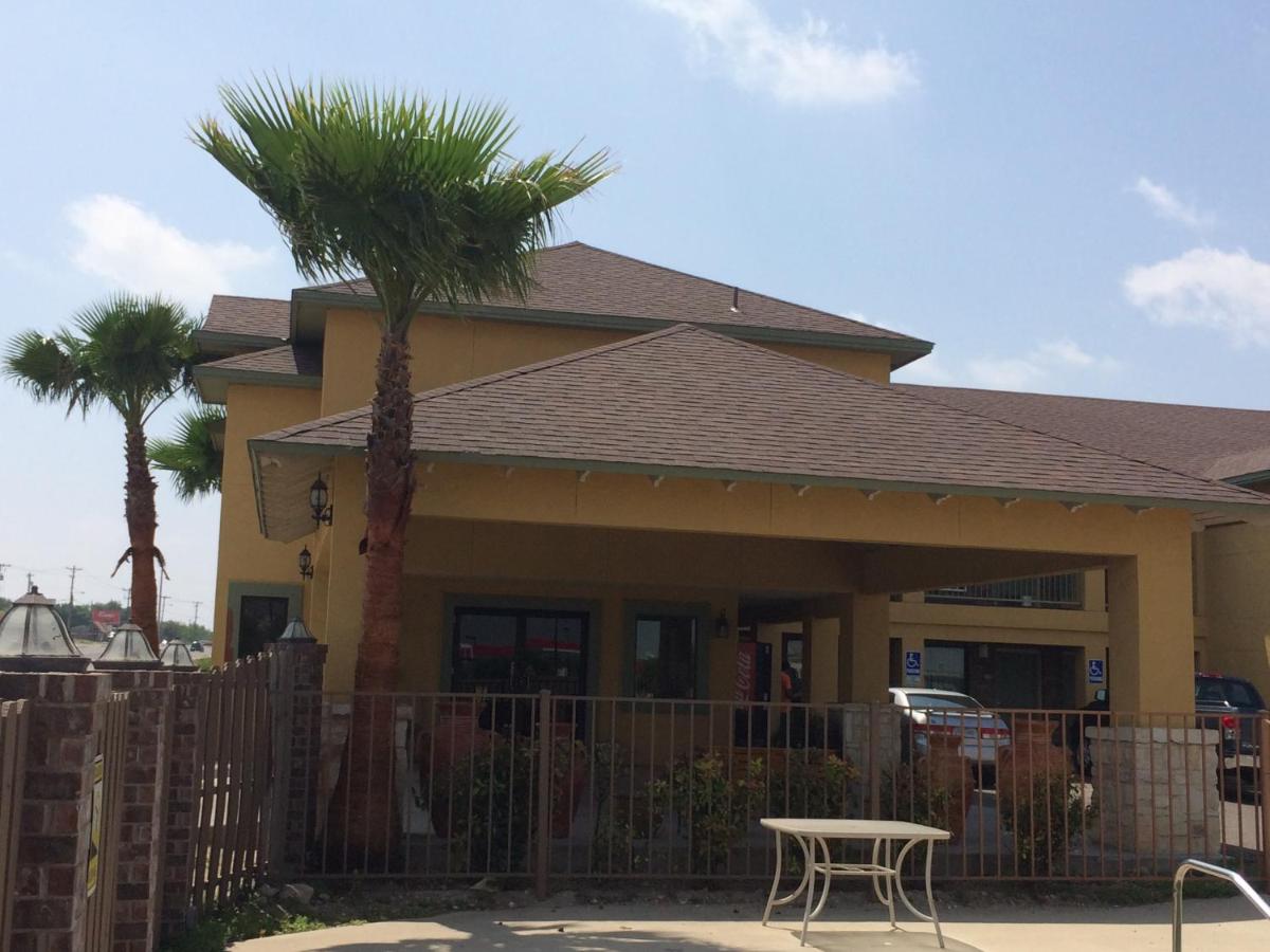 | Country Hill Inn & Suite Eagle Pass