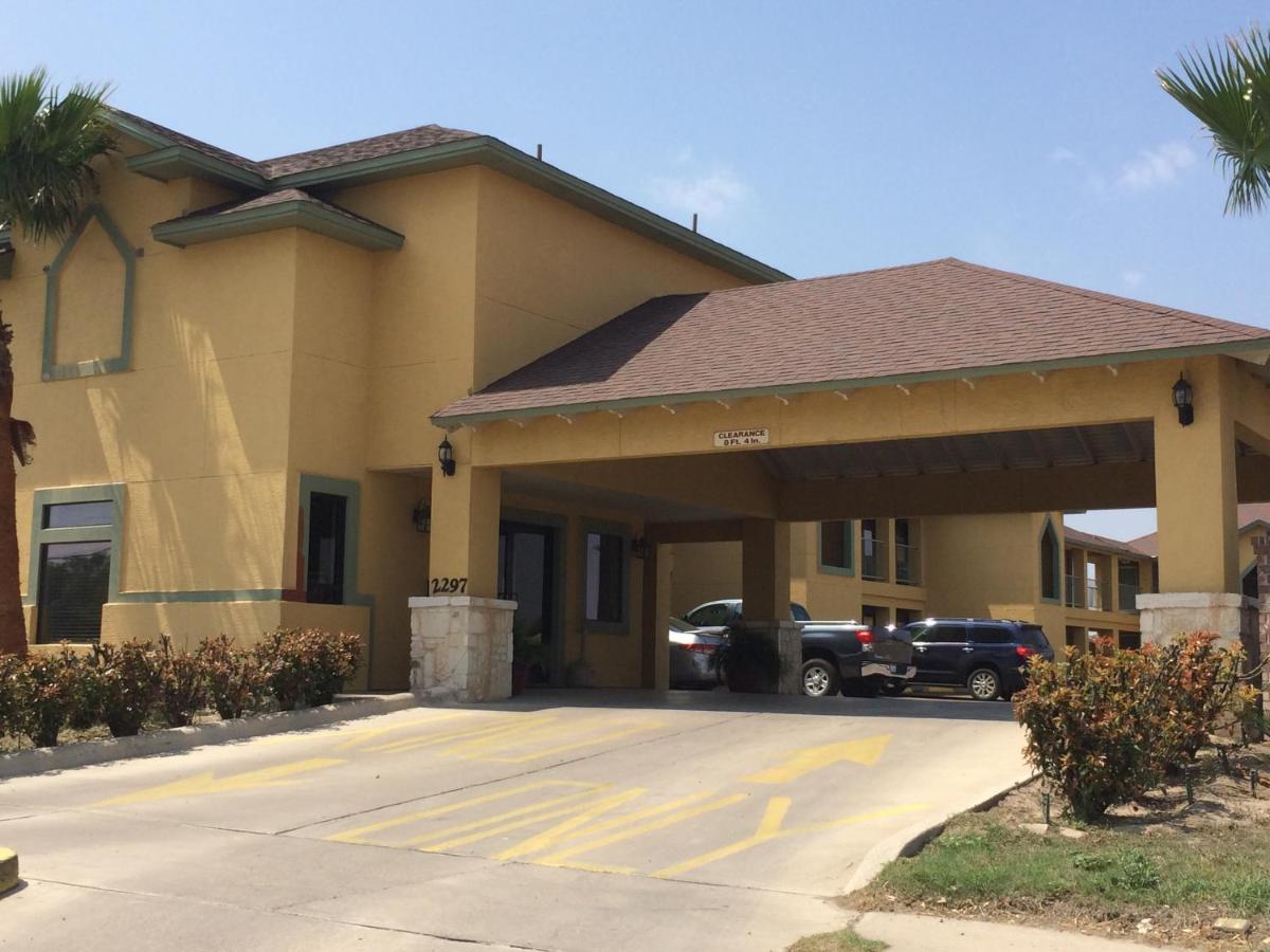 | Country Hill Inn & Suite Eagle Pass