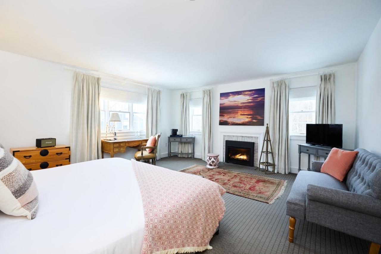 | Shelter Harbor Inn