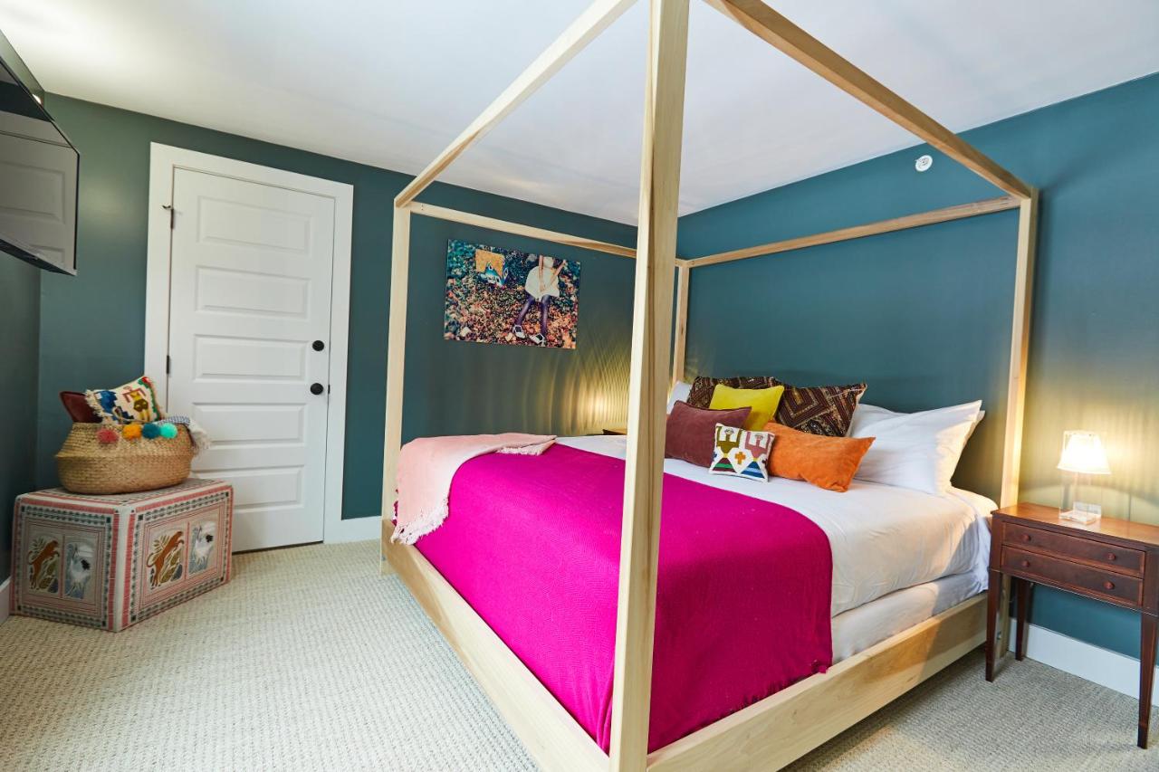| Shelter Harbor Inn