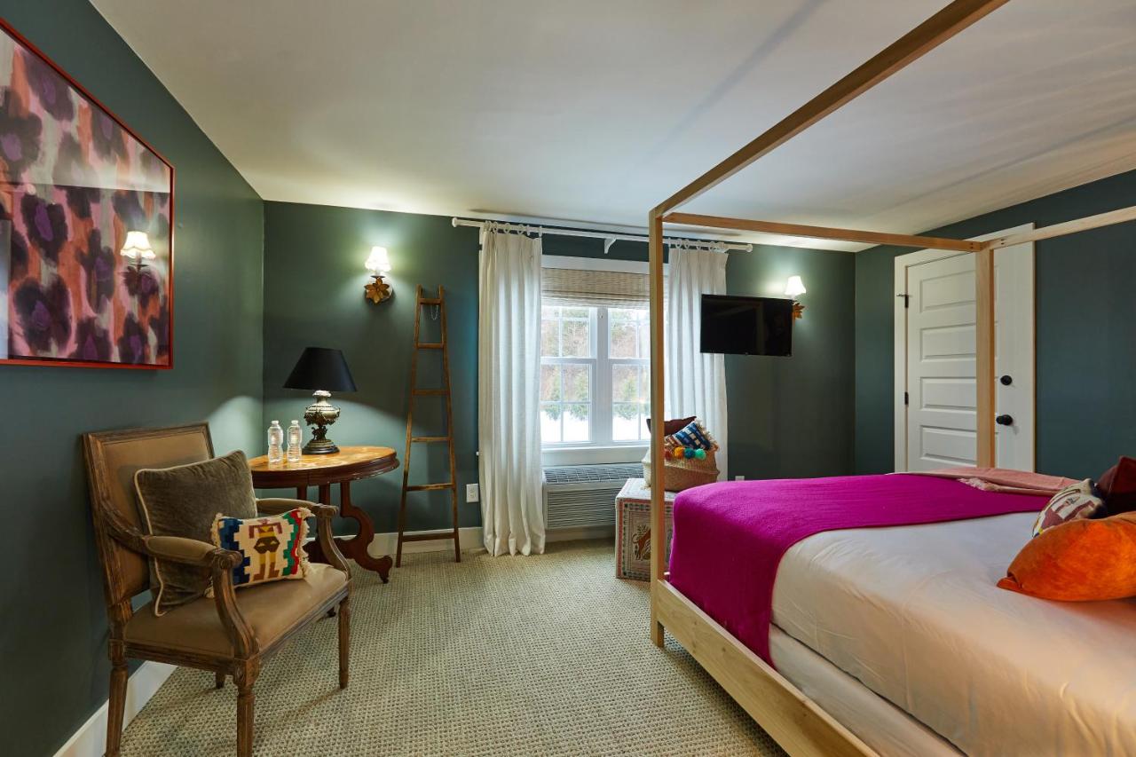 | Shelter Harbor Inn