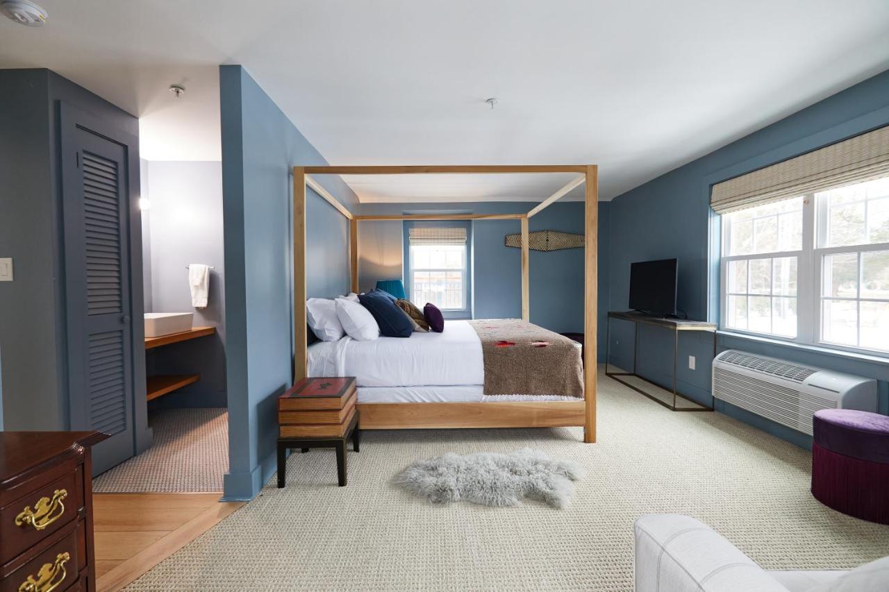 | Shelter Harbor Inn