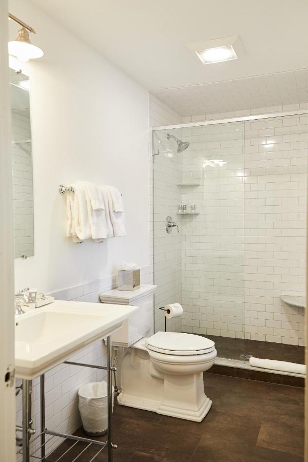 | Shelter Harbor Inn