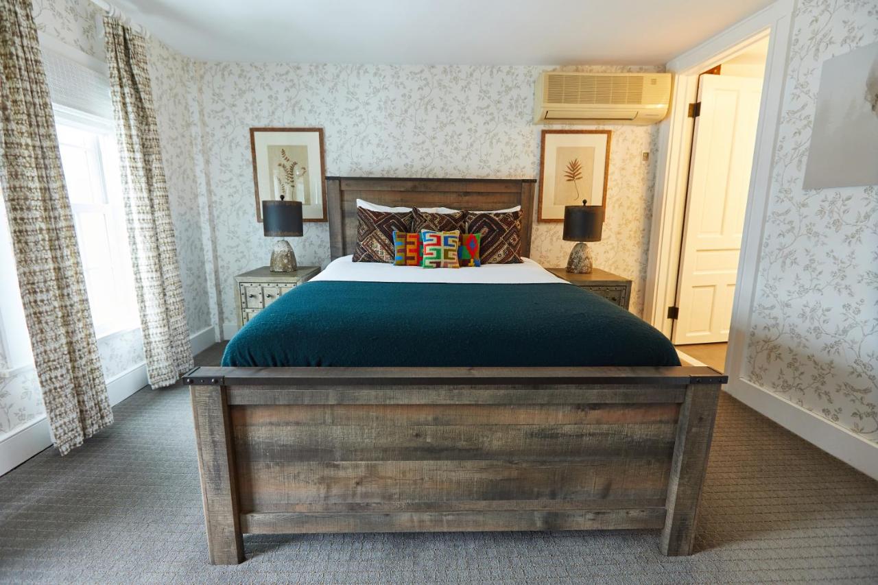 | Shelter Harbor Inn
