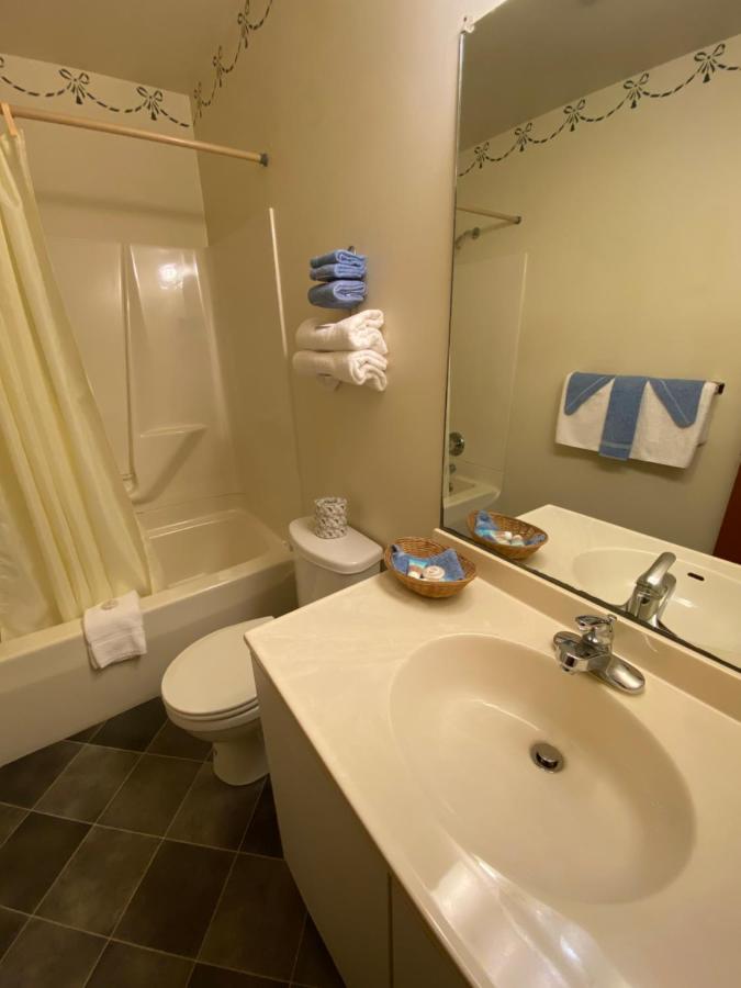 | Birchwood inn