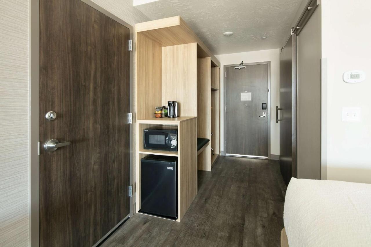 King Room - Pet Friendly/Non-Smoking at Best Western Plus Settlers Point