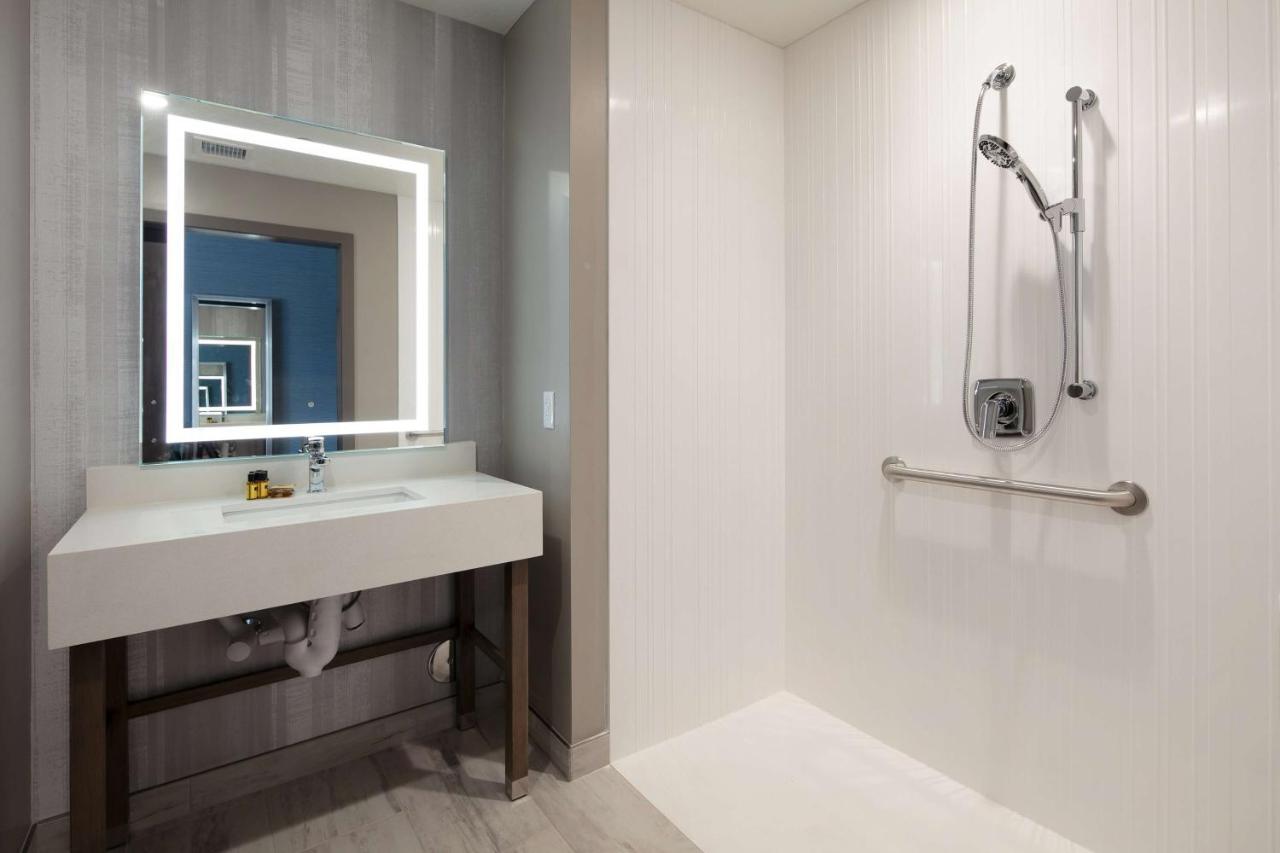 Queen Room with Two Queen Beds - Disability Access at Best Western Plus Settlers Point