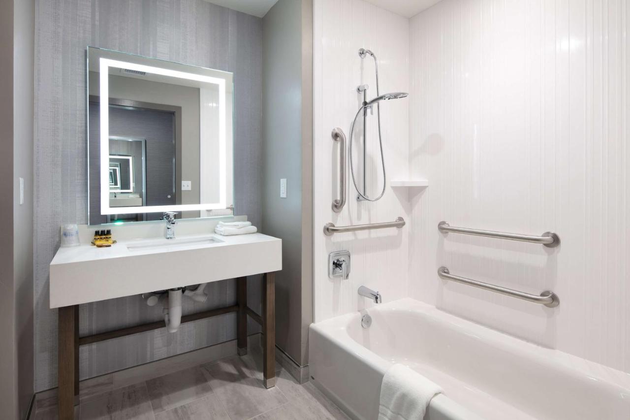 King Suite - Disability Access at Best Western Plus Settlers Point
