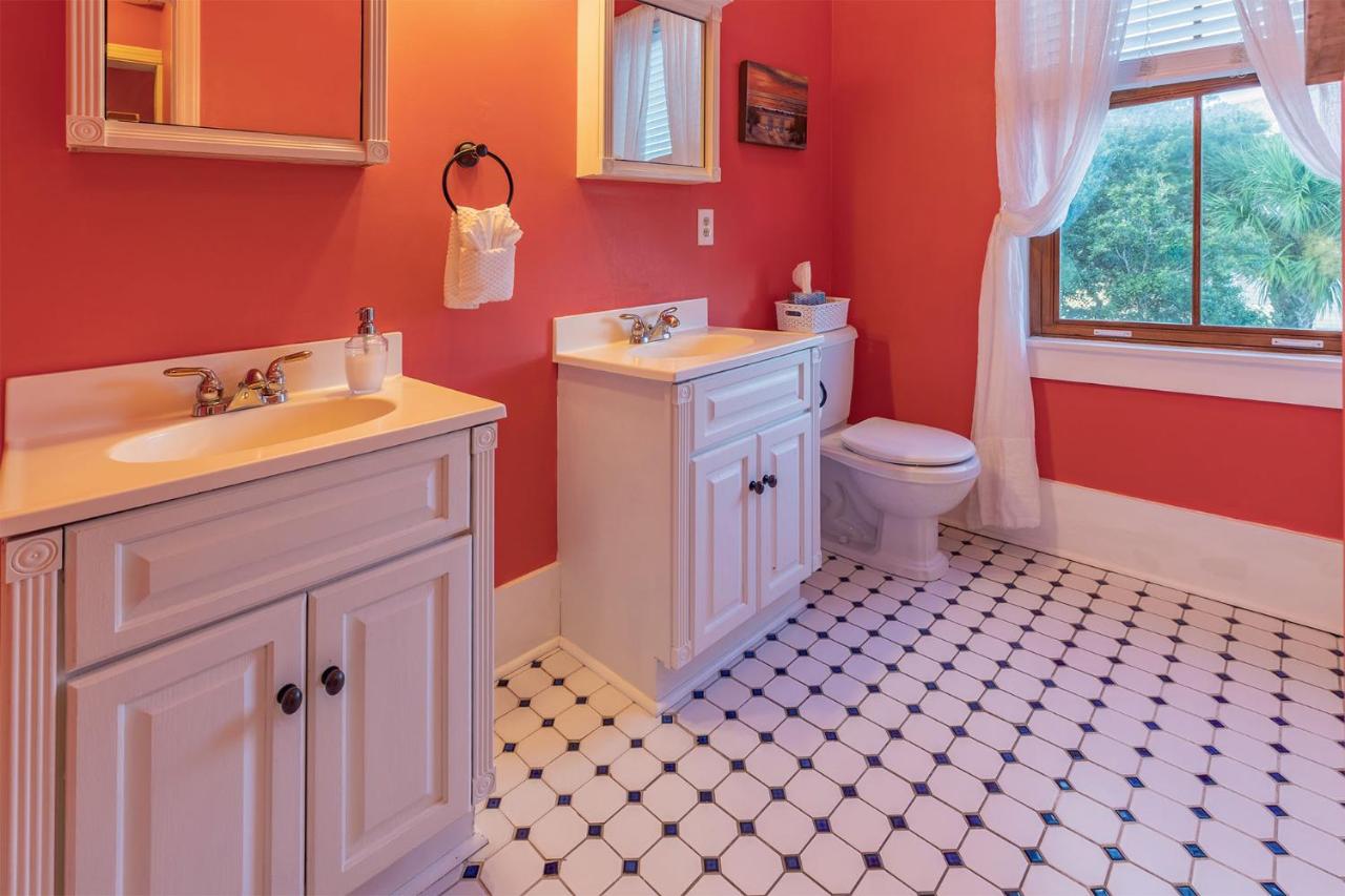 | Surf Song Bed & Breakfast