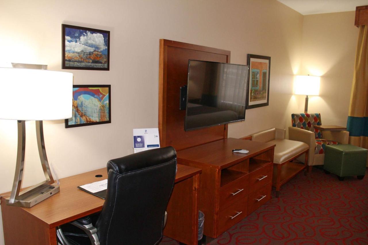King Suite with Sofa Bed at Best Western Cannon A.F.B.