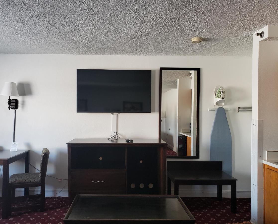 Studio Suite with Two Queen Beds - Non-Smoking at Days Inn by Wyndham Lake Village