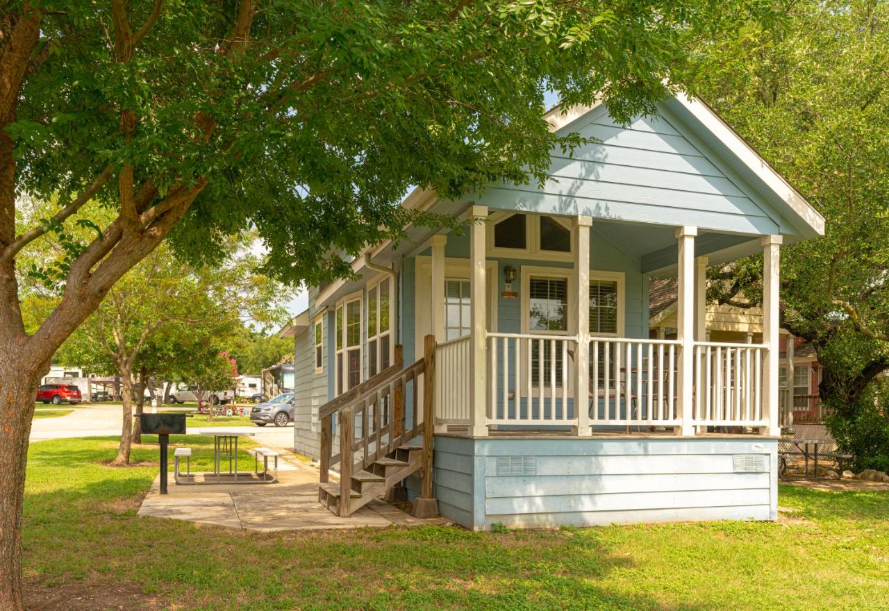 | Sun Outdoors Lake Travis