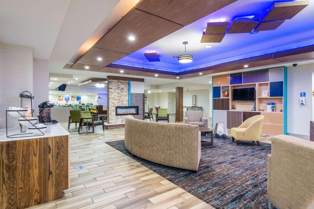 | Comfort Inn and Suites Pittsburgh