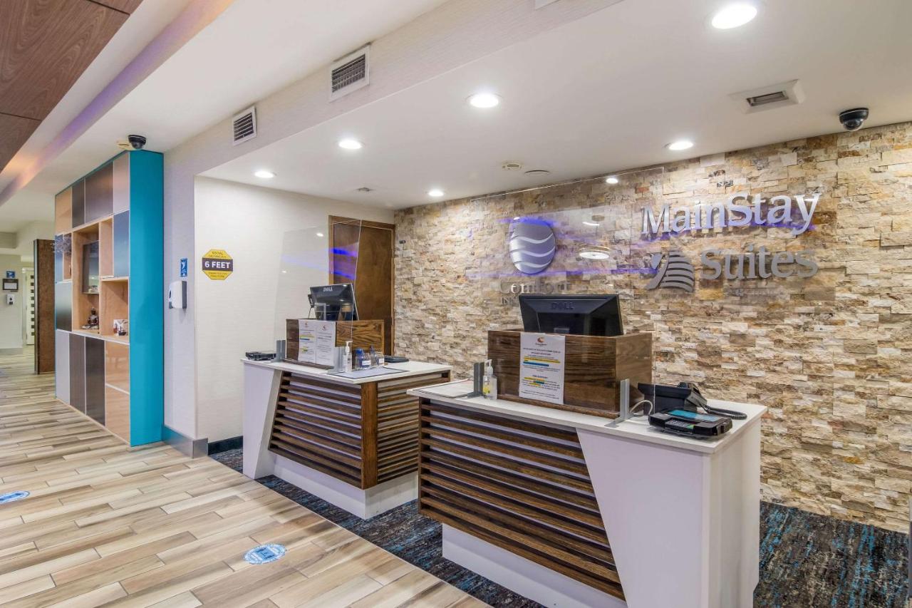 | Comfort Inn and Suites Pittsburgh