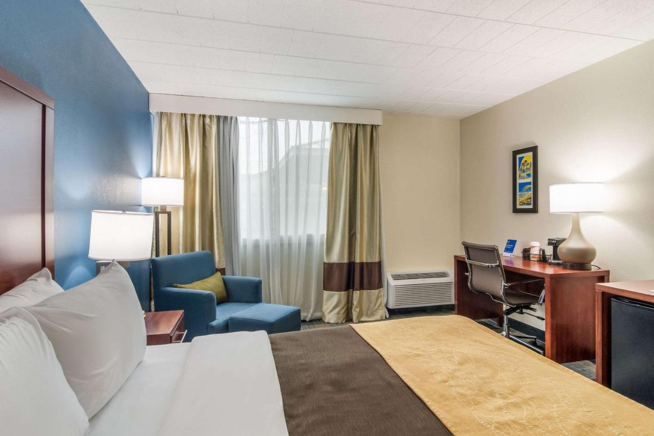 | Comfort Inn and Suites Pittsburgh