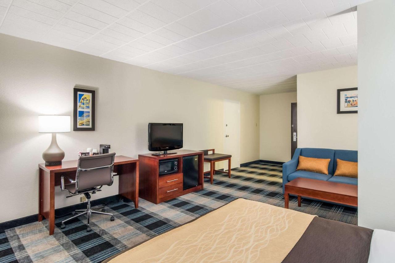 | Comfort Inn and Suites Pittsburgh