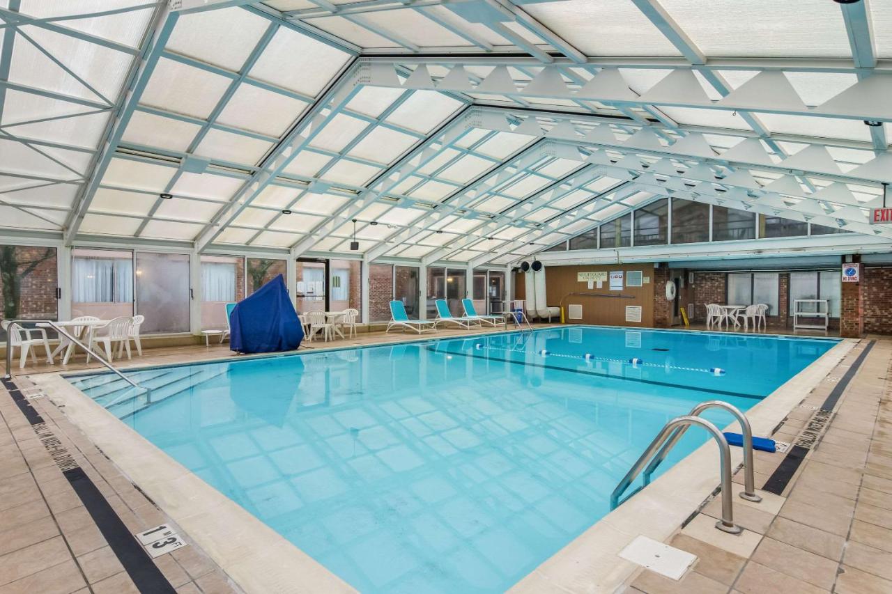 | Comfort Inn and Suites Pittsburgh