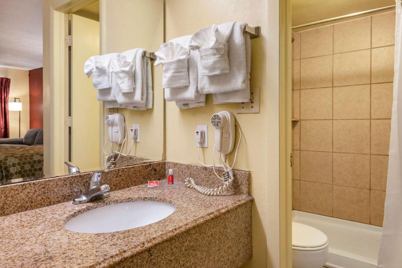 Double Room - Non-Smoking at Econo Lodge Inn & Suites Maingate Central