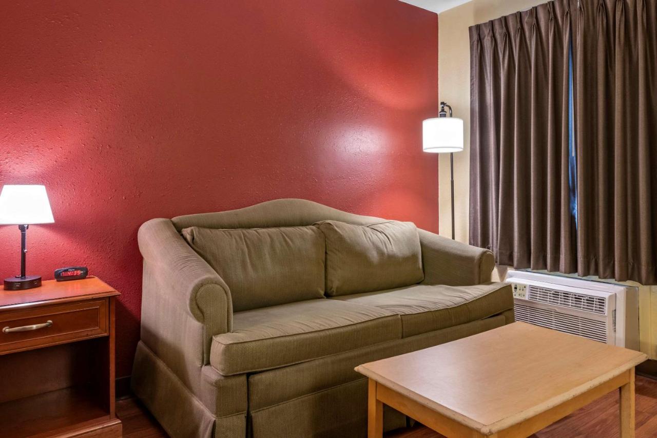 King Room - Non-Smoking at Econo Lodge Inn & Suites Maingate Central