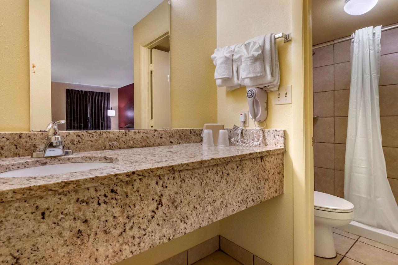 King Suite with Sofa Bed - Non-Smoking at Econo Lodge Inn & Suites Maingate Central
