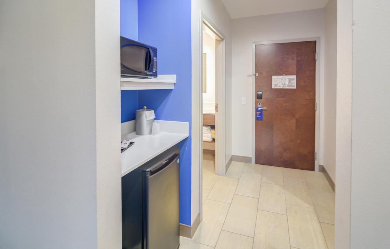 King Room at Holiday Inn Express & Suites Foley by IHG