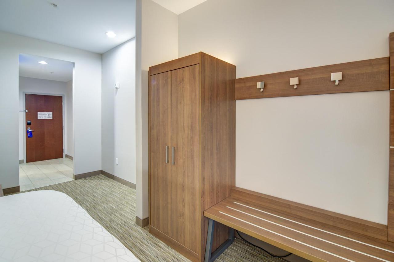 King Room at Holiday Inn Express & Suites Foley by IHG